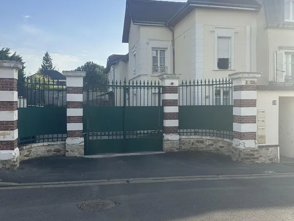 Bien immobilier de rendement Vente Montlignon  250m² 885000€