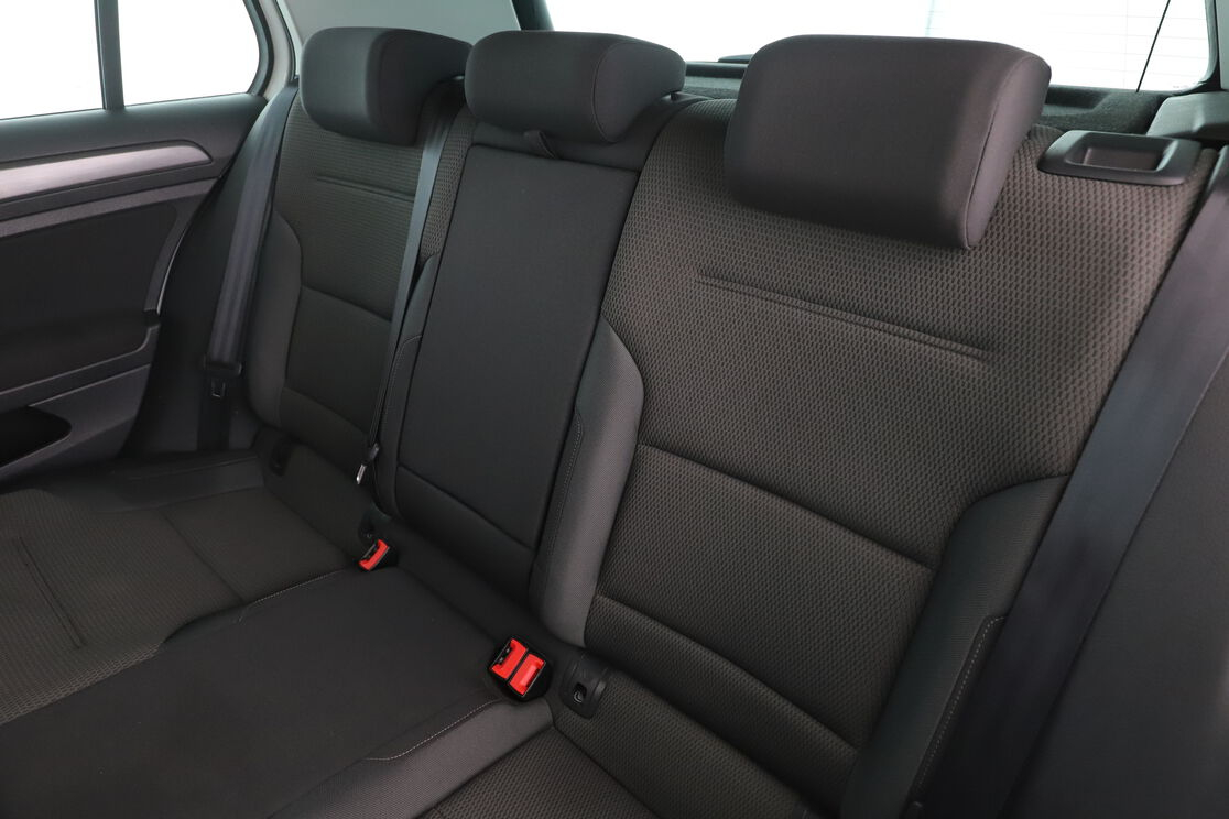 Volkswagen e-Golf VII e-Golf Electrique 35.8 kWh — photo 13