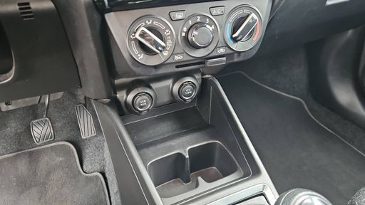 Suzuki Swift 1.2 DualJet 83 Hybride - Privilege – 2020 – 87265 km – Hybride essence – Boîte Manuelle — photo 6