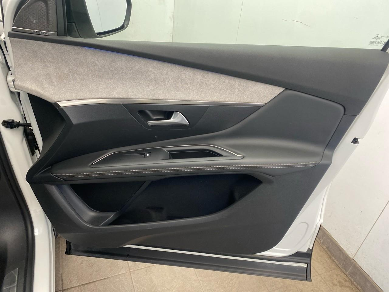 Peugeot 3008 hybrid 225 e-eat8 gt pack — photo 27