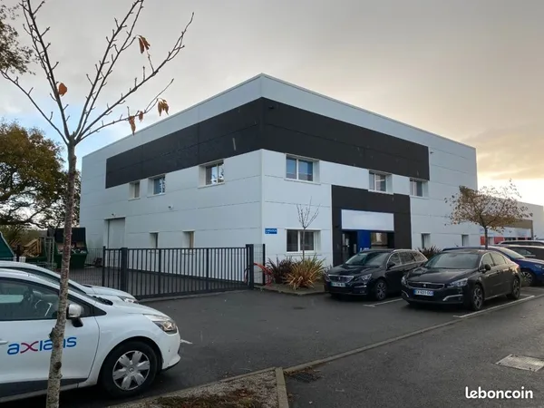 Bureaux, entrepôt 586 m² CRACH