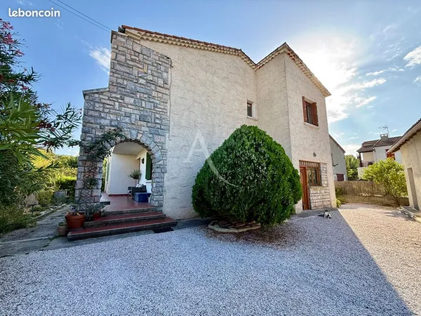 Maison 6 pièces 201 m²