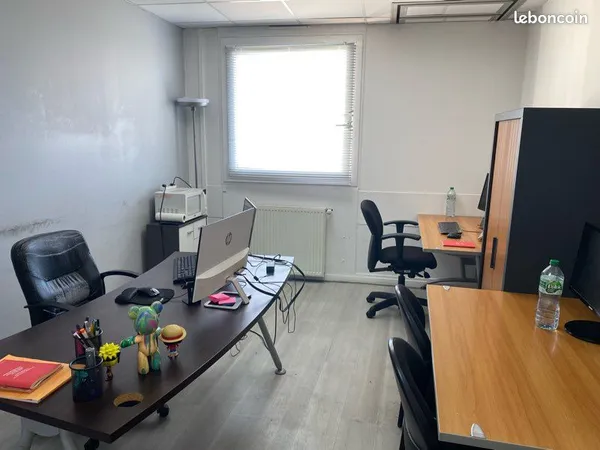 Bureau meublé 15 m² climatisé - Saint-Ouen - 490 charges comprises