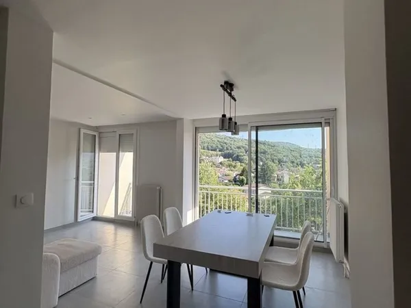 T4 MEUBLÉ ENTIÈREMENT RÉNOVÉ ? 3 CHAMBRES ? VUE MONTAGNES ?