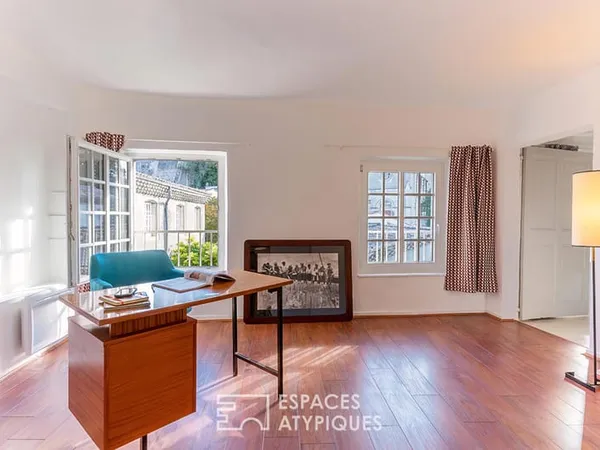 Appartement de charme avec patio privatif et vue exceptionnelle sur les toits