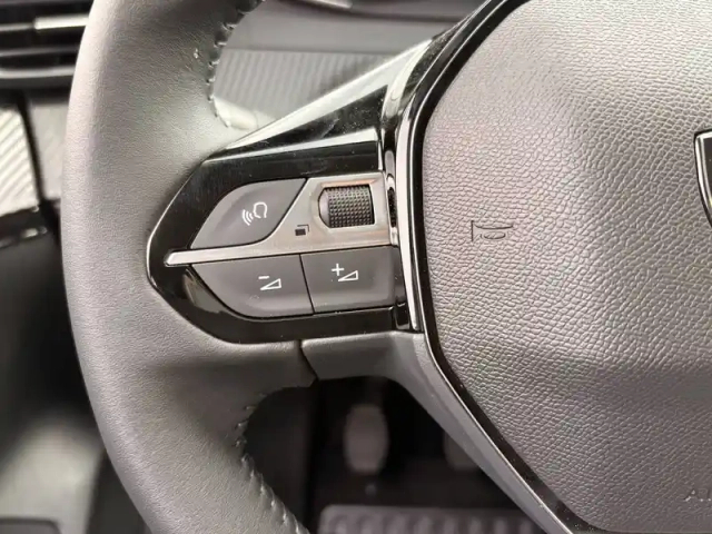 Peugeot 208 100 s&amp;s bvm6 — photo 22