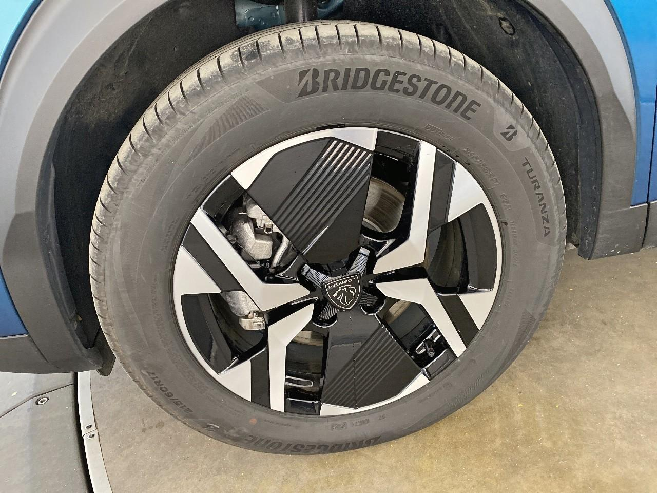 Peugeot 2008 hybrid 145 ch e-dcs6 allure — photo 11