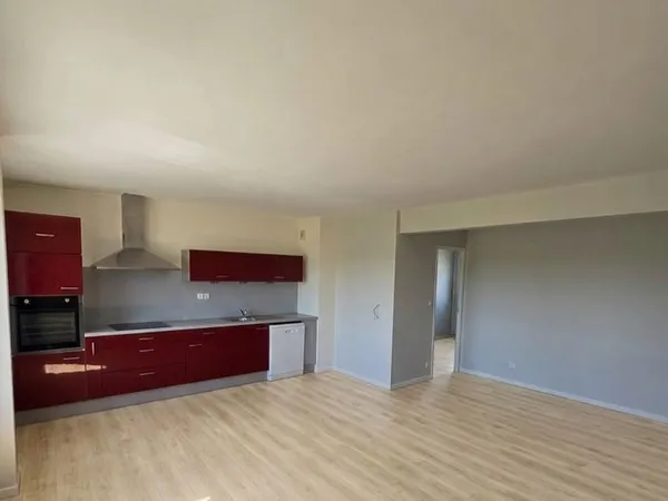 T3 rénové de 64 m² avec balcon, cave et box - Le Mans Sud