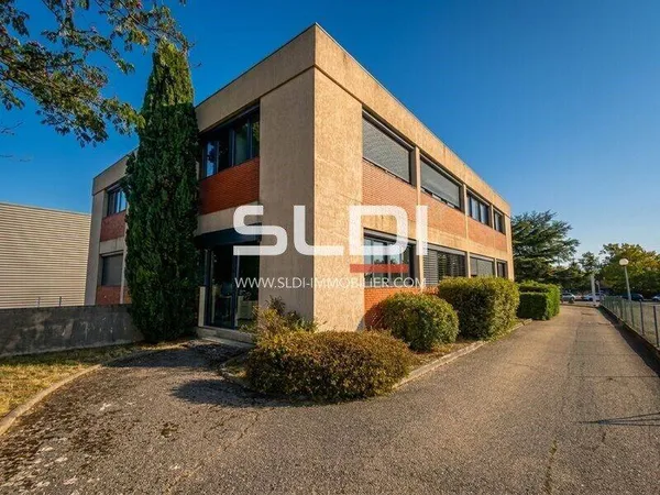 Bureau 650 m²