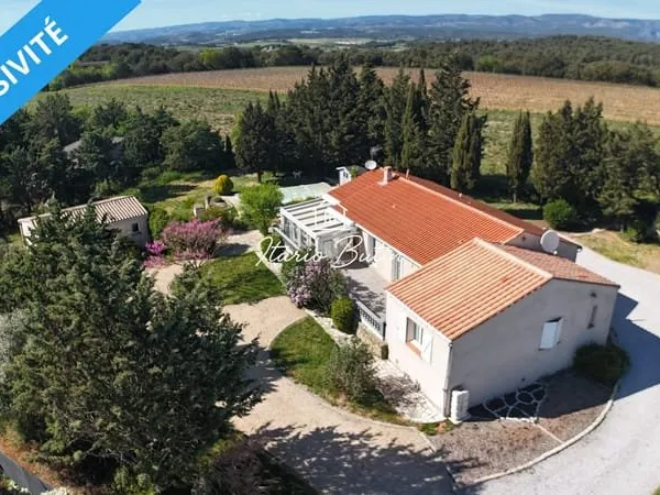 Villa T6 avec piscine et grand terrain au coeur du Minervois