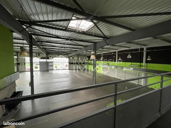 Local commercial 895 m²