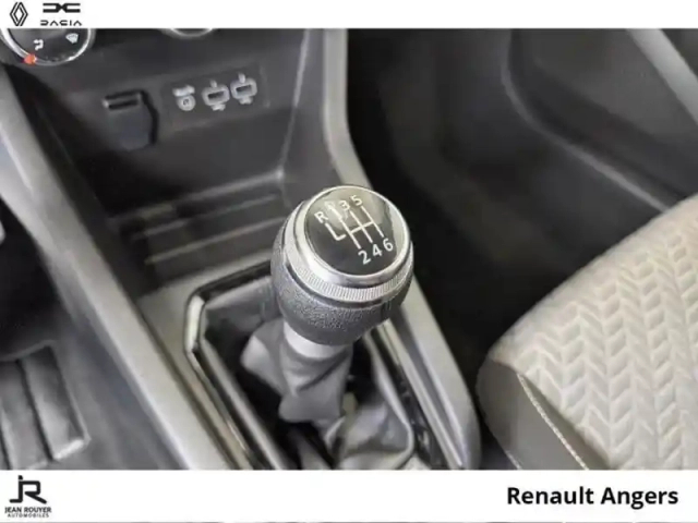 Renault Clio 1.5 blue dci 100ch evolution — photo 6