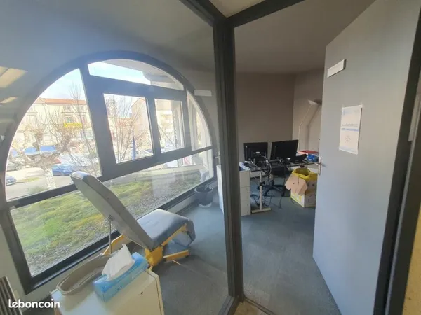 BUREAUX 142 m² AUBIERE