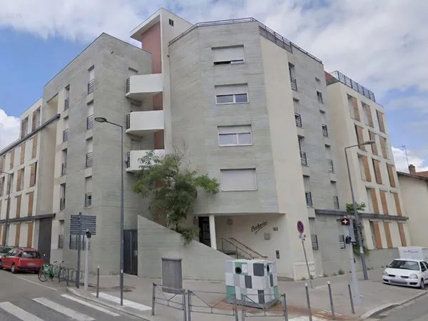 Garage et parking Location Villeurbanne 15000€
