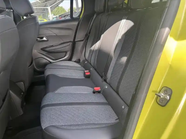 Peugeot 208 puretech 100 s&amp;s bvm6 — photo 9