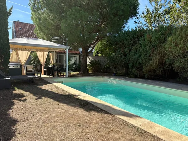 Maison 116 m² avec piscine, jardin et garage sur une parcelle de 387 m²