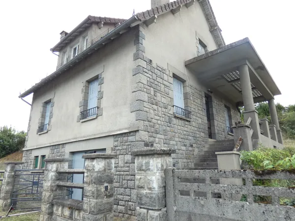 AURILLAC MAISON EN PIERRE
