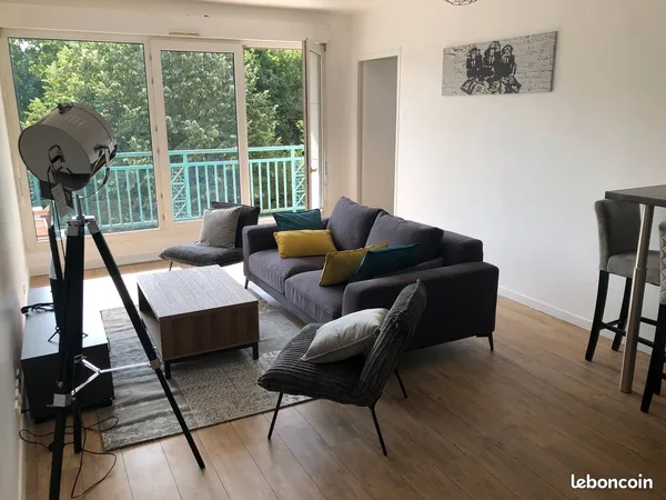 Colocation pour filles - 5 chambres - Appart tout inclus (internet, Netflix et plus)