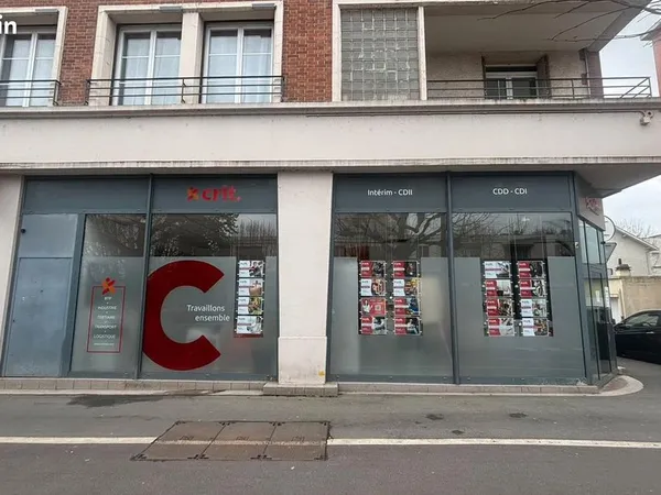 Local commercial 65m² avec 12 m de vitrine