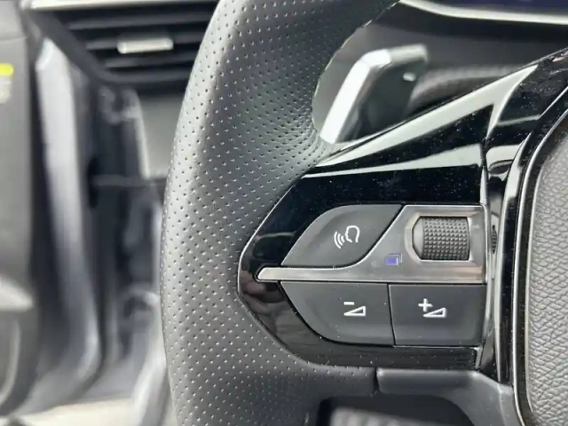 Peugeot 208 hybrid 110 e-dcs6 — photo 19