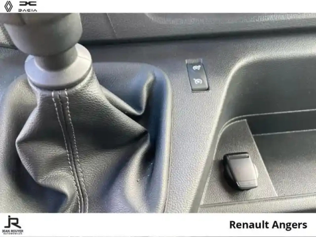 Renault Master fg f3500 l2h2 2.3 blue dci 135ch confort - 19990? ht — photo 5