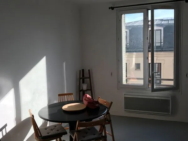 Beau T2 dans petit immeuble calme