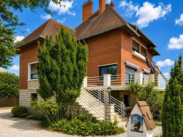 Maison de 9 pièces de 303m² à Guilly