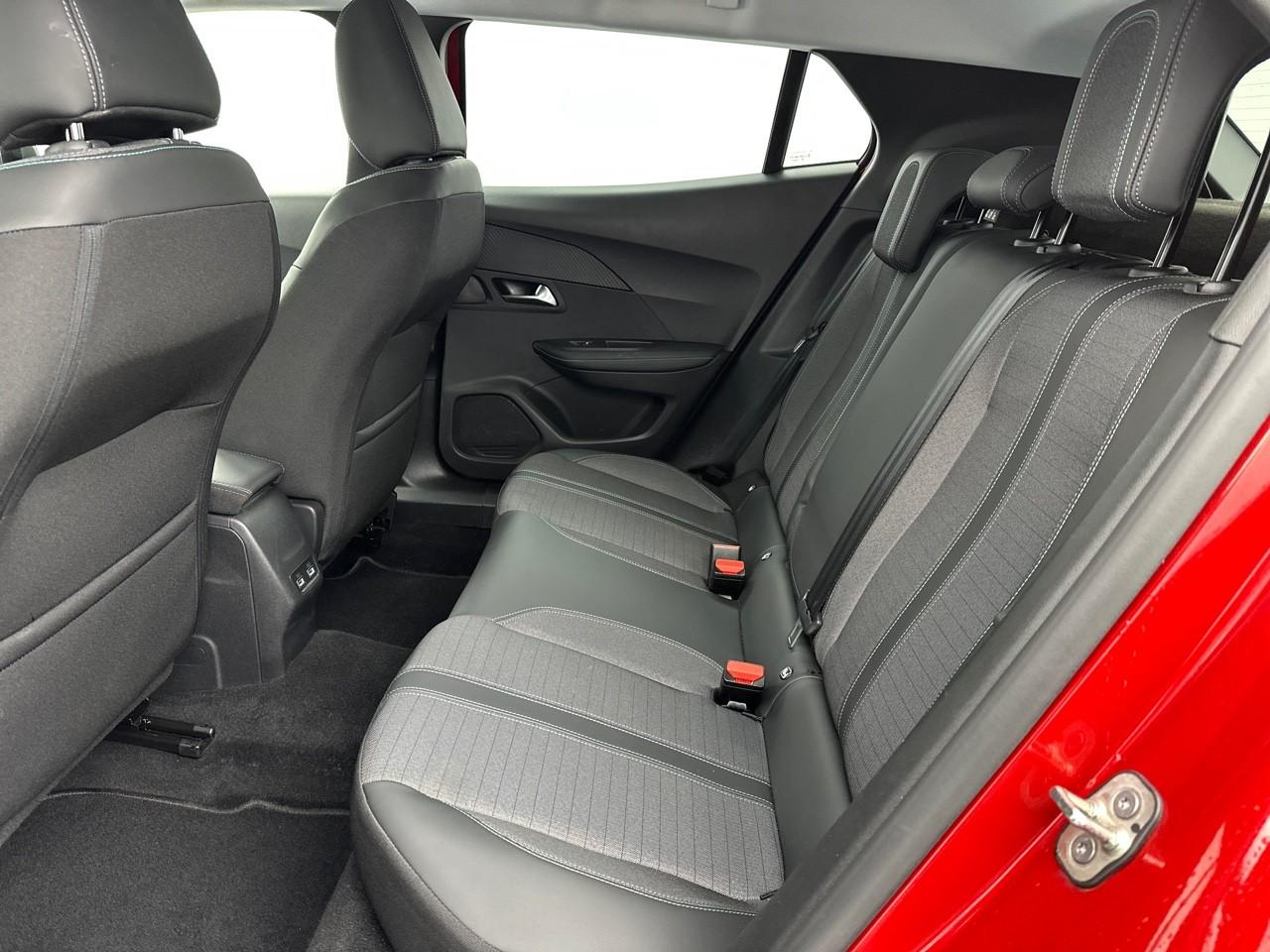 Peugeot 2008 puretech 100 s&s bvm6 allure — photo 12