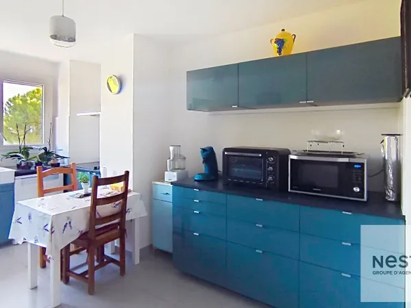 Appartement entièrement rénové et climatisé , 74 m² 2 chambres caves et stationnement