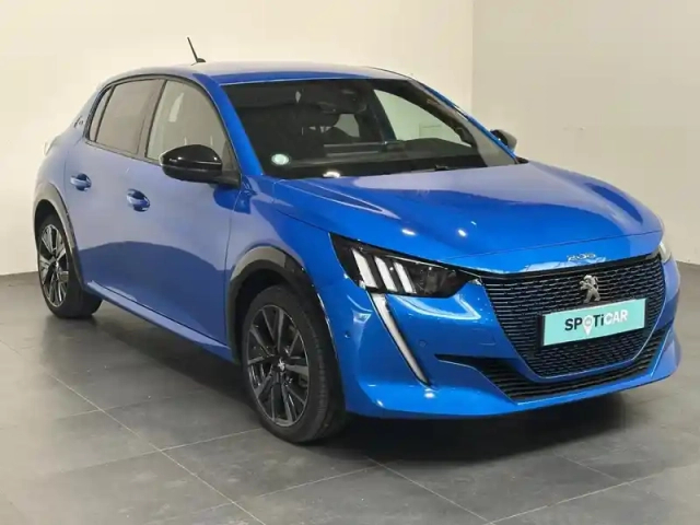 Peugeot 208 e- 136ch gt (2023) — photo 3