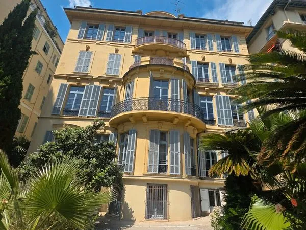 Bureaux 92 m² NICE