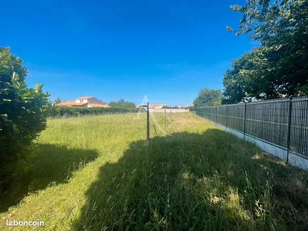 Terrain 1253 m² JARD SUR MER