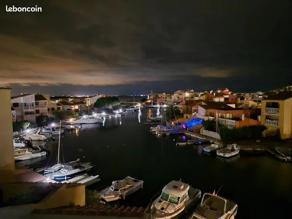 Appartement dans une marina avec une vue imprenable