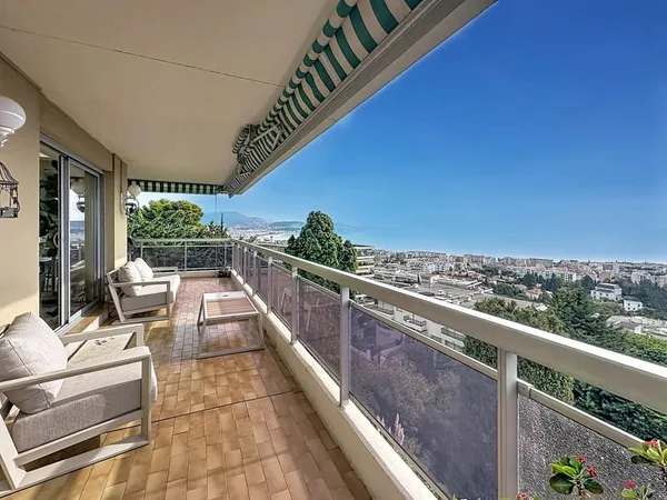 Superbe appartement 4 pièces de 123 m² avec vue à Nice