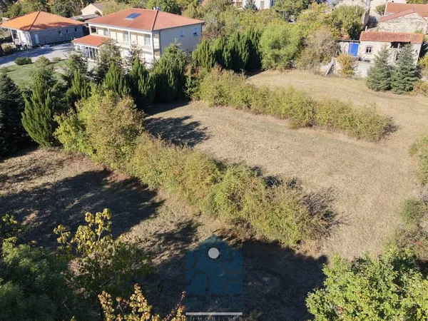 Terrain constructible de 3192m2