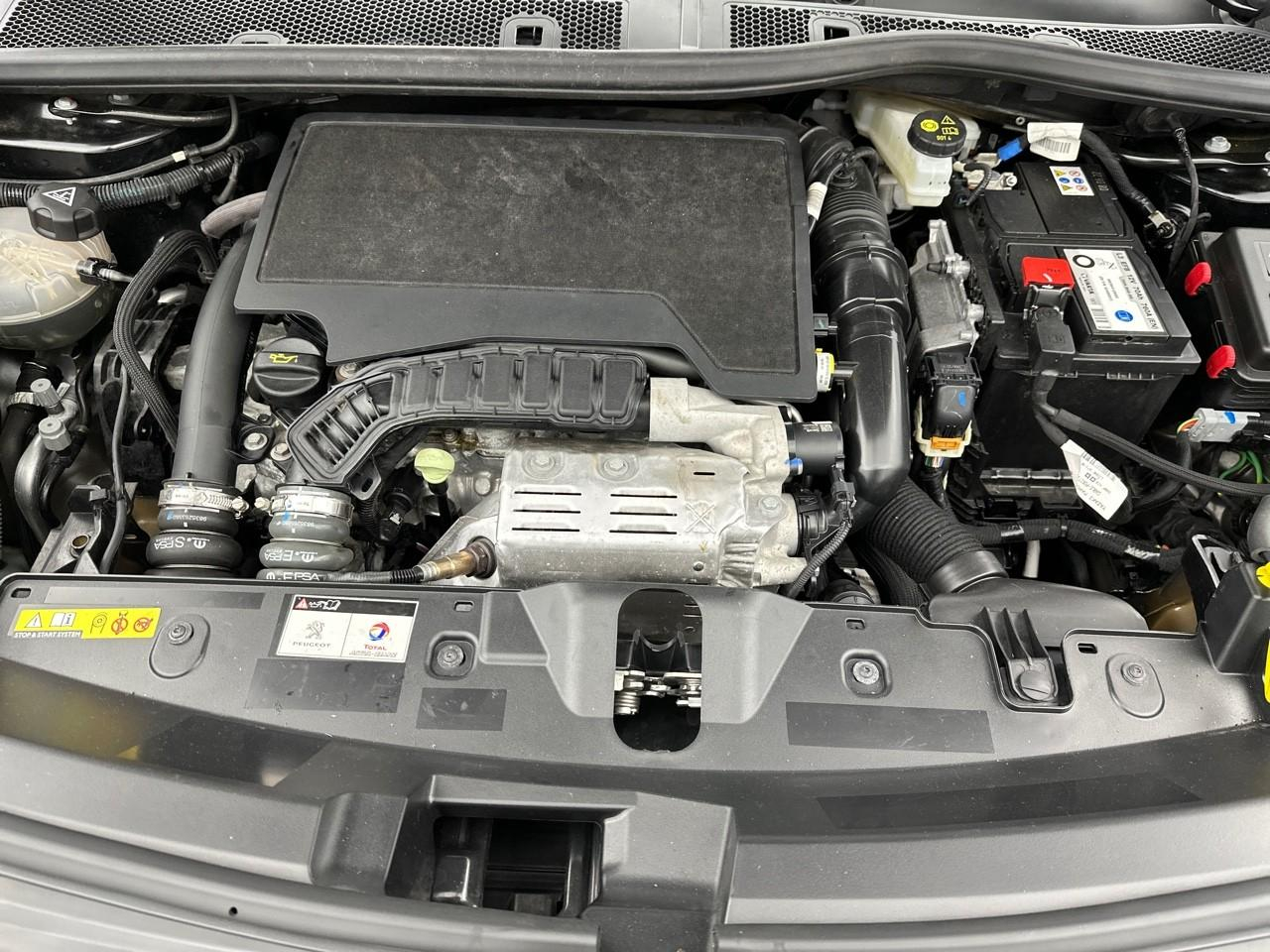 Peugeot 2008 puretech 130 s&s eat8 allure pack — photo 13