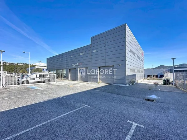 Local commercial 708 m²