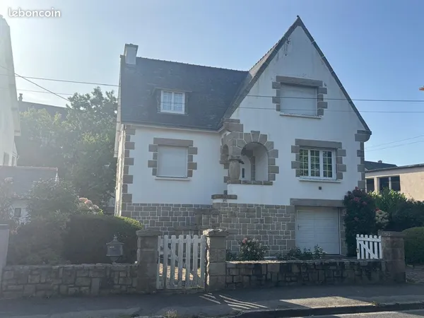 Maison néobretone avec garage sur 3 niveaux - 7 pièces - 230 m2