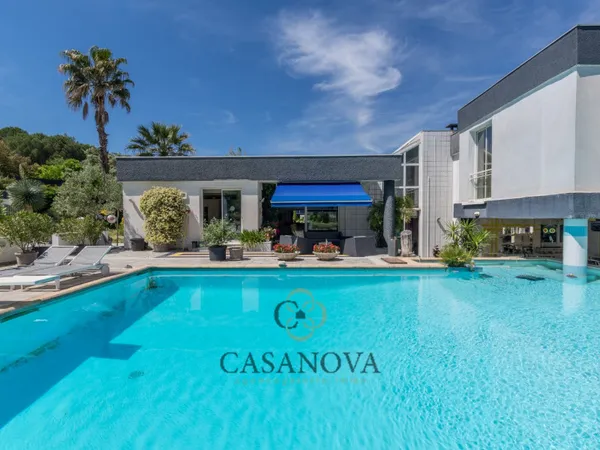 Maison 9 pièces 324 m²