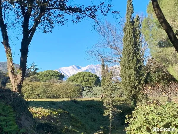 Propriété d'exception avec piscine, terrasse et cadre de vie privilégié