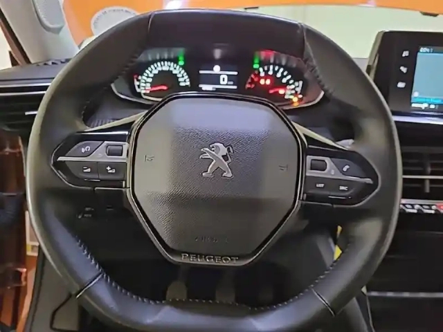 Peugeot 2008 puretech 100 s&amp;s bvm6 — photo 9