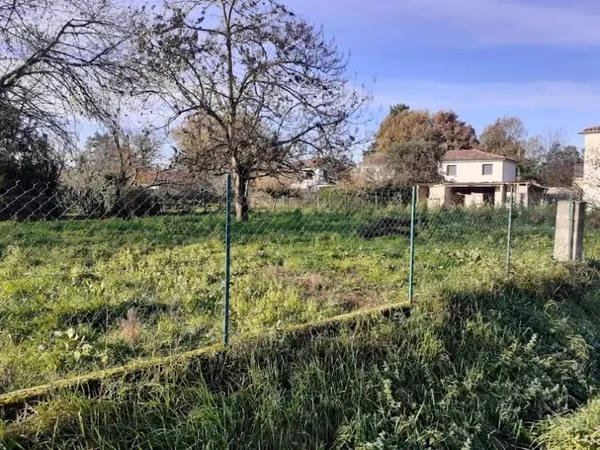Terrain 602 m²