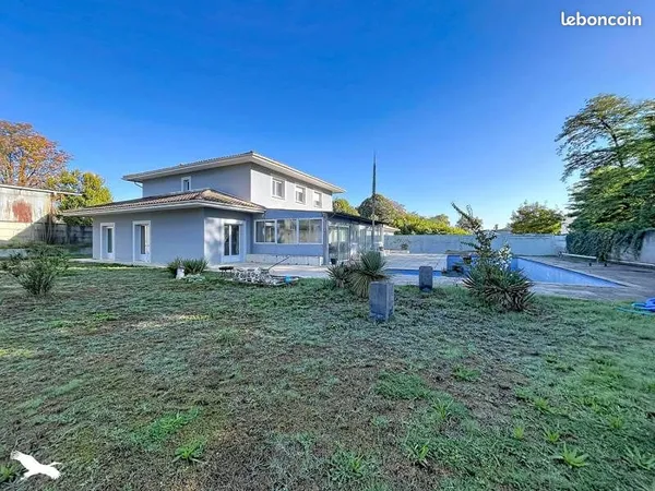 Maison 8 pièces 305 m²