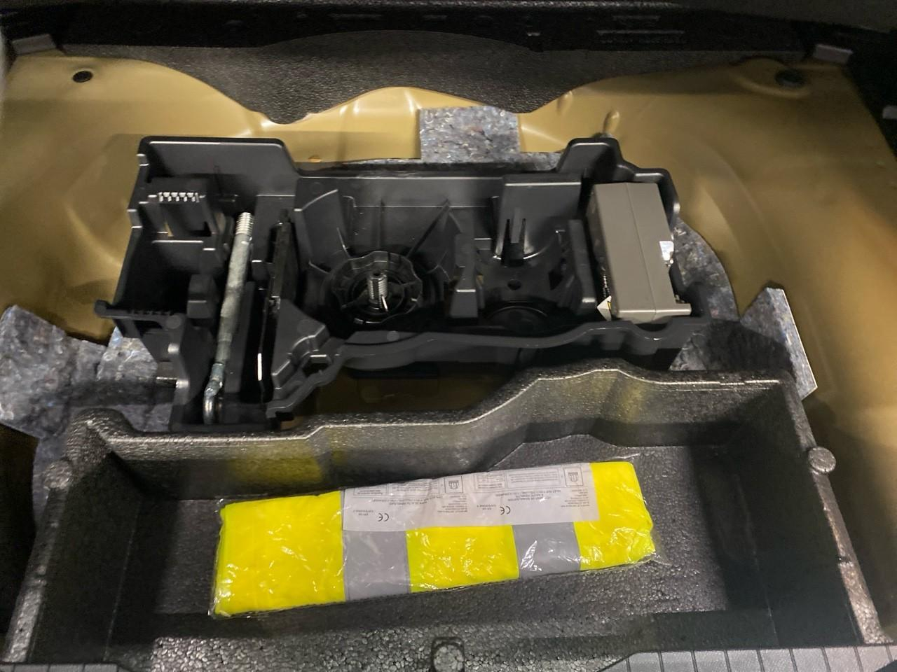 Peugeot 2008 puretech 130 s&s eat8 allure — photo 32