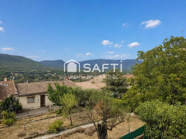 Et si votre prochain chez-vous se trouvait tout en haut du village, là où la vue devient le décor du