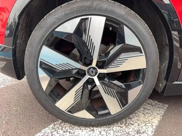 Renault Megane e-tech ev60 220 ch super charge — photo 22