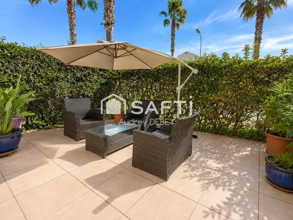 SANARY - LE CHARME DU TOUT À PIED DANS UNE PETITE RÉSIDENCE - T3 LUMINEUX AVEC TERRASSE REZ DE JARDI