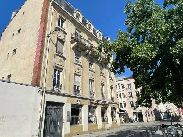 Location / Local Commercial - 136 m²
