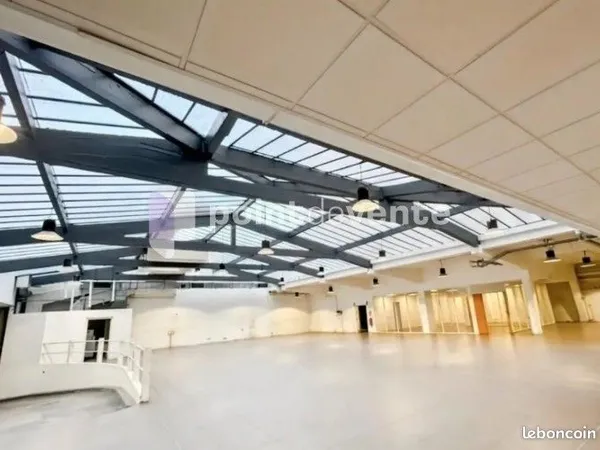 Local commercial 1 600 m²