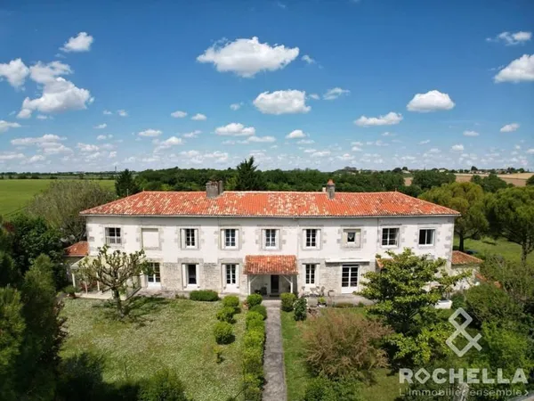 Maison 11 pièces 305 m²